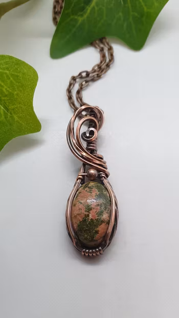 (Sålt) Halsband Swirly Pearl med unakit