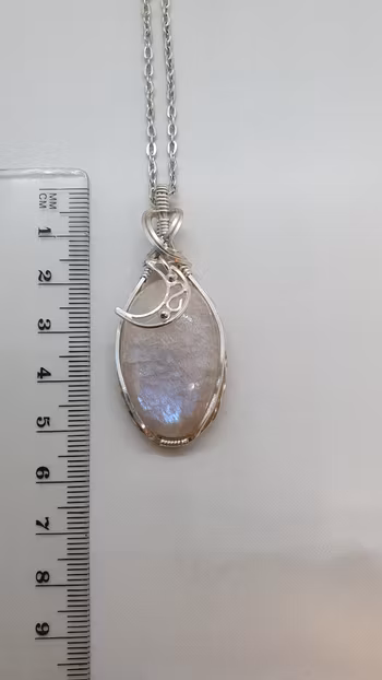 Halsband Magic Moon i 925 sterlingsilver med belomorite månsten