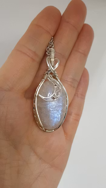 Halsband Magic Moon i 925 sterlingsilver med belomorite månsten