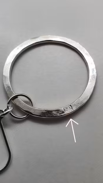 Örhängen Cirkel hamrade i 925 sterlingsilver