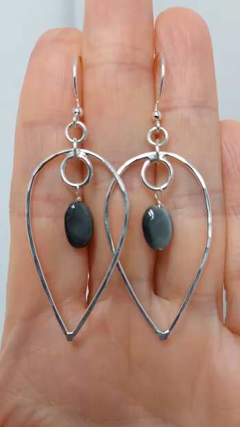 Örhängen Omvänd Droppe i 925 sterlingsilver med grå agat