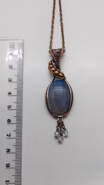 Halsband Swirly Pearls Dangle i koppar med blåtonad agat och kristallpärlor