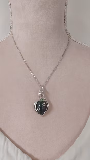 Halsband Swirly Heart i 925 sterlingsilver med fluorit