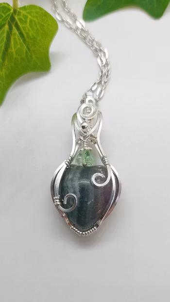 Halsband Swirly Heart i 925 sterlingsilver med fluorit