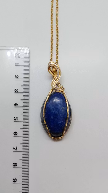 Halsband Swirly i 925 sterlingsilver och mässing med lapis lazuli