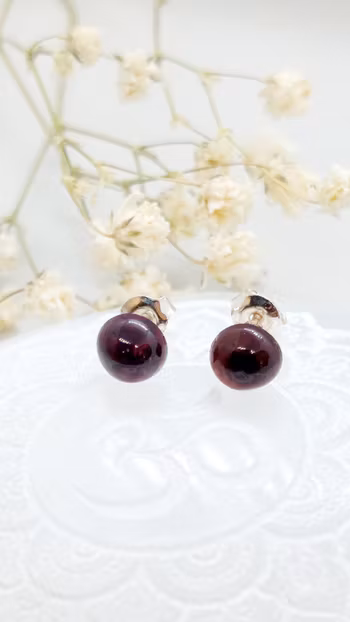 Örhängen Stunning Studs i 925 sterlingsilver med granat