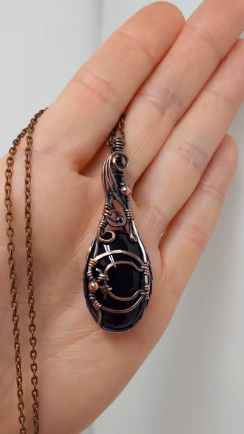 Halsband Magical Moon i koppar med svart agat