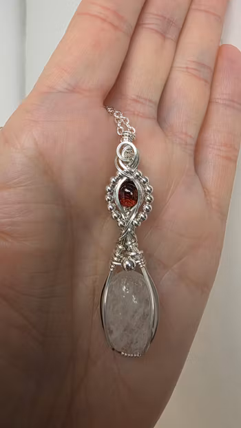 Halsband Delicious Double i 925 sterlingsilver med bergkristall och granat