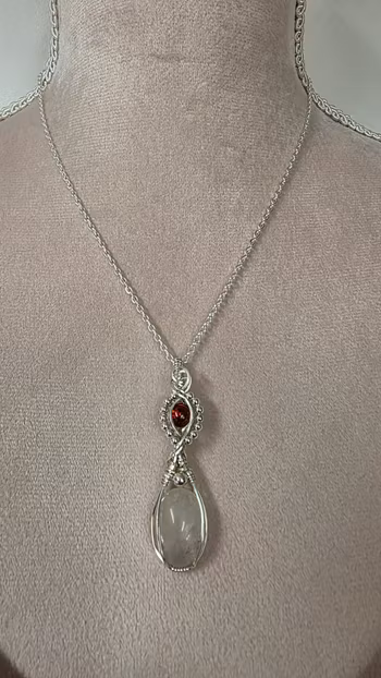 Halsband Delicious Double i 925 sterlingsilver med bergkristall och granat