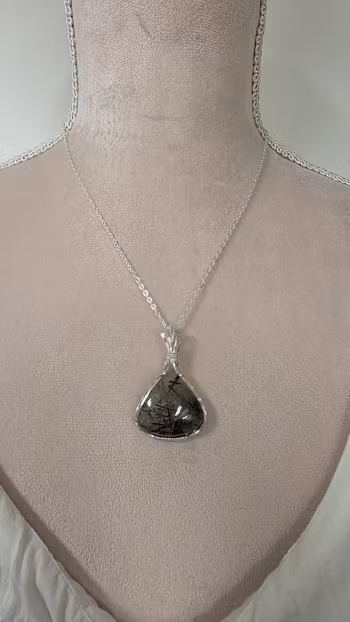 Halsband Swirly Curves i 925 sterlingsilver med rutilkvarts