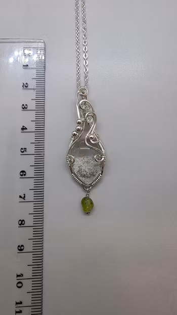 Halsband Delicious Double Dangle i 925 sterlingsilver med lodolit och peridot