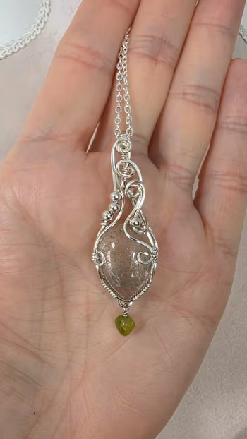 Halsband Delicious Double Dangle i 925 sterlingsilver med lodolit och peridot