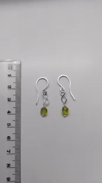 Örhängen Eternity i 925 sterlingsilver med peridotpärlor