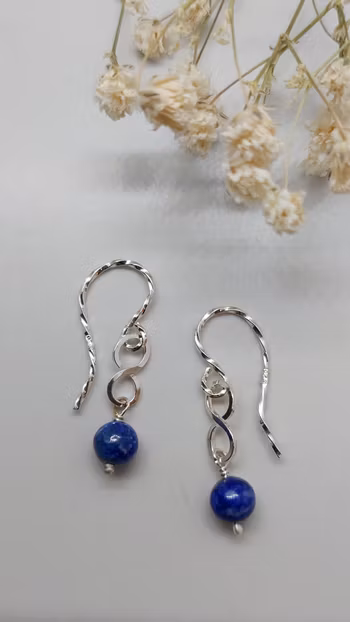 Örhängen Eternity i 925 sterlingsilver med lapis lazulipärlor