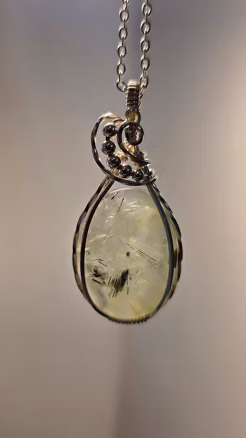 Halsband Swirly Pearls i 925 sterlingsilver med prehnit