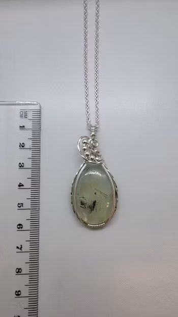 Halsband Swirly Pearls i 925 sterlingsilver med prehnit