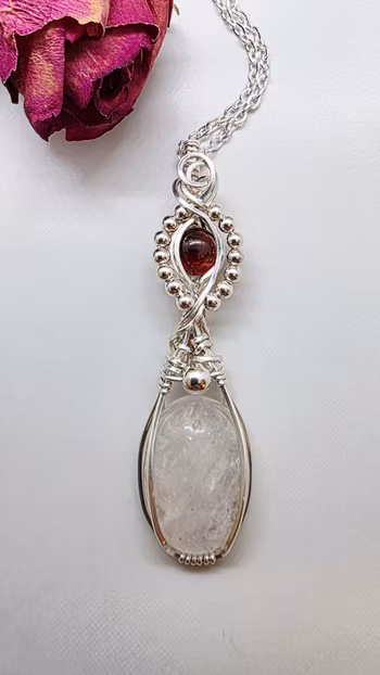 Halsband Delicious Double i 925 sterlingsilver med bergkristall och granat