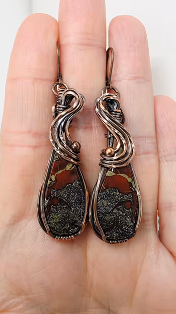 Örhängen Swirly Pearls i koppar med drakblodsjaspis