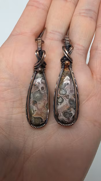 Örhängen Classic Curves i koppar med leopardskinnsjaspis