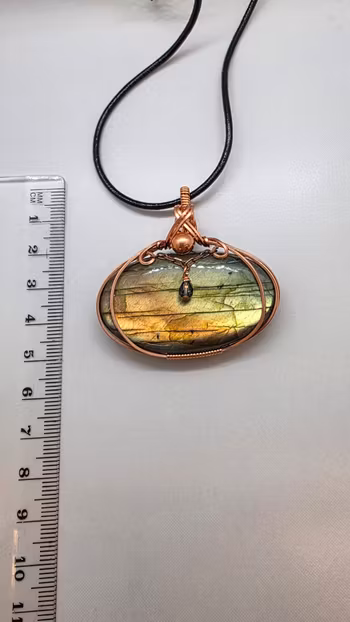 Halsband Classic Curves Pearls i koppar med labradorit