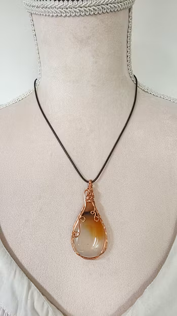 Halsband Luscious Loops i koppar med agat