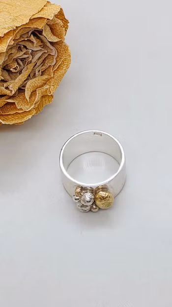 Ring med 925 sterlingsilver- och guldkulor