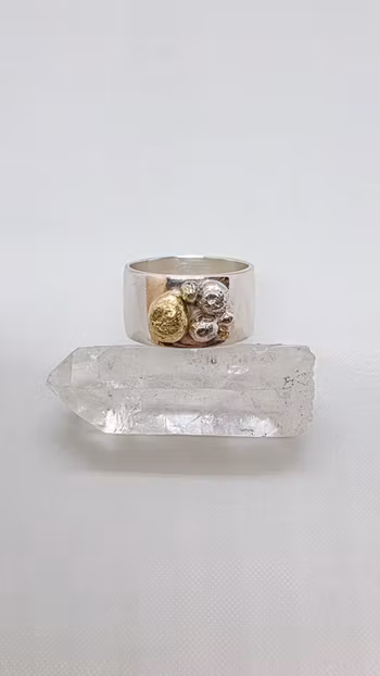 Ring med 925 sterlingsilver- och guldkulor