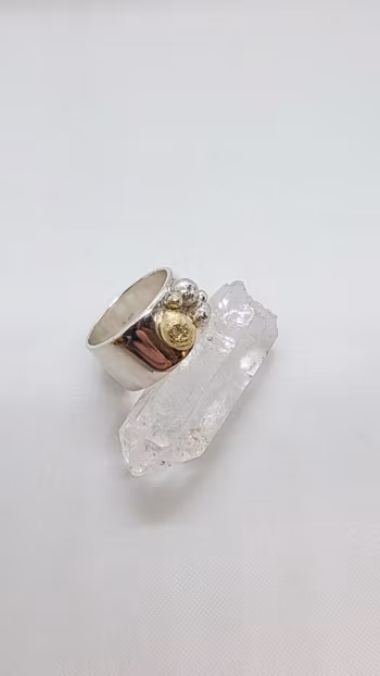 Ring med 925 sterlingsilver- och guldkulor