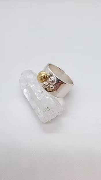 Ring med 925 sterlingsilver- och guldkulor