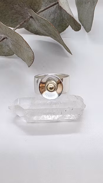 Ring i 925 sterlingsilver med guldkula