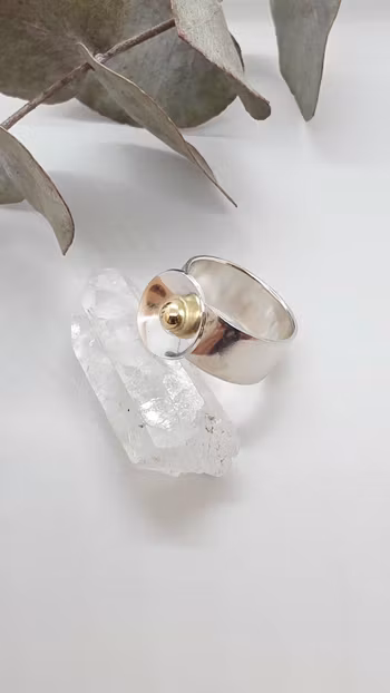 Ring i 925 sterlingsilver med guldkula