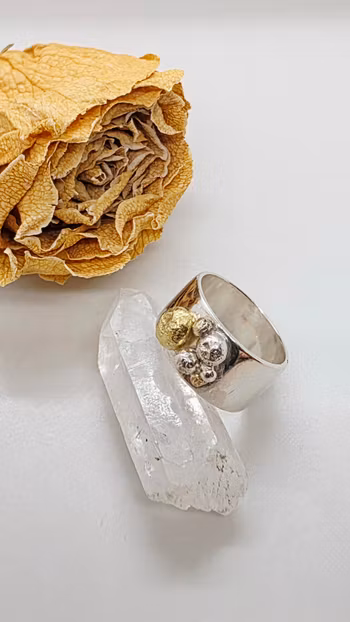 Ring med 925 sterlingsilver- och guldkulor