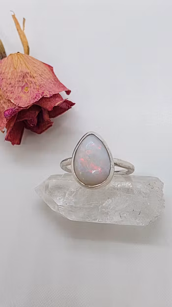 Rong i 925 sterlingsilver med etiopisk opal