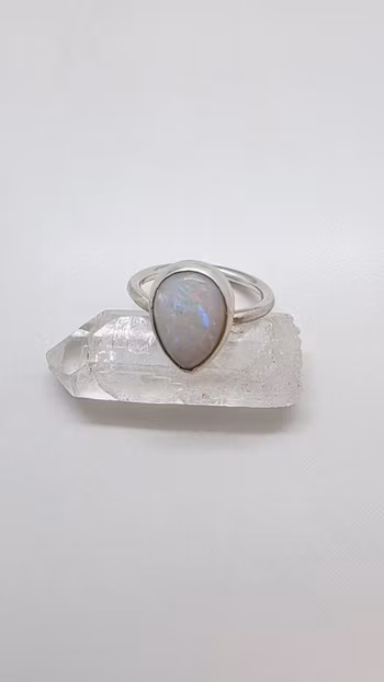 Rong i 925 sterlingsilver med etiopisk opal
