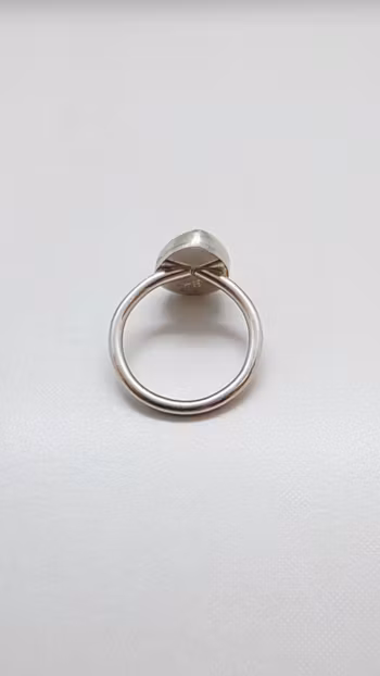 Rong i 925 sterlingsilver med etiopisk opal