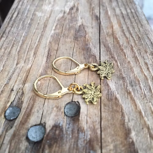 Örhängen – Lotusblommor, guld