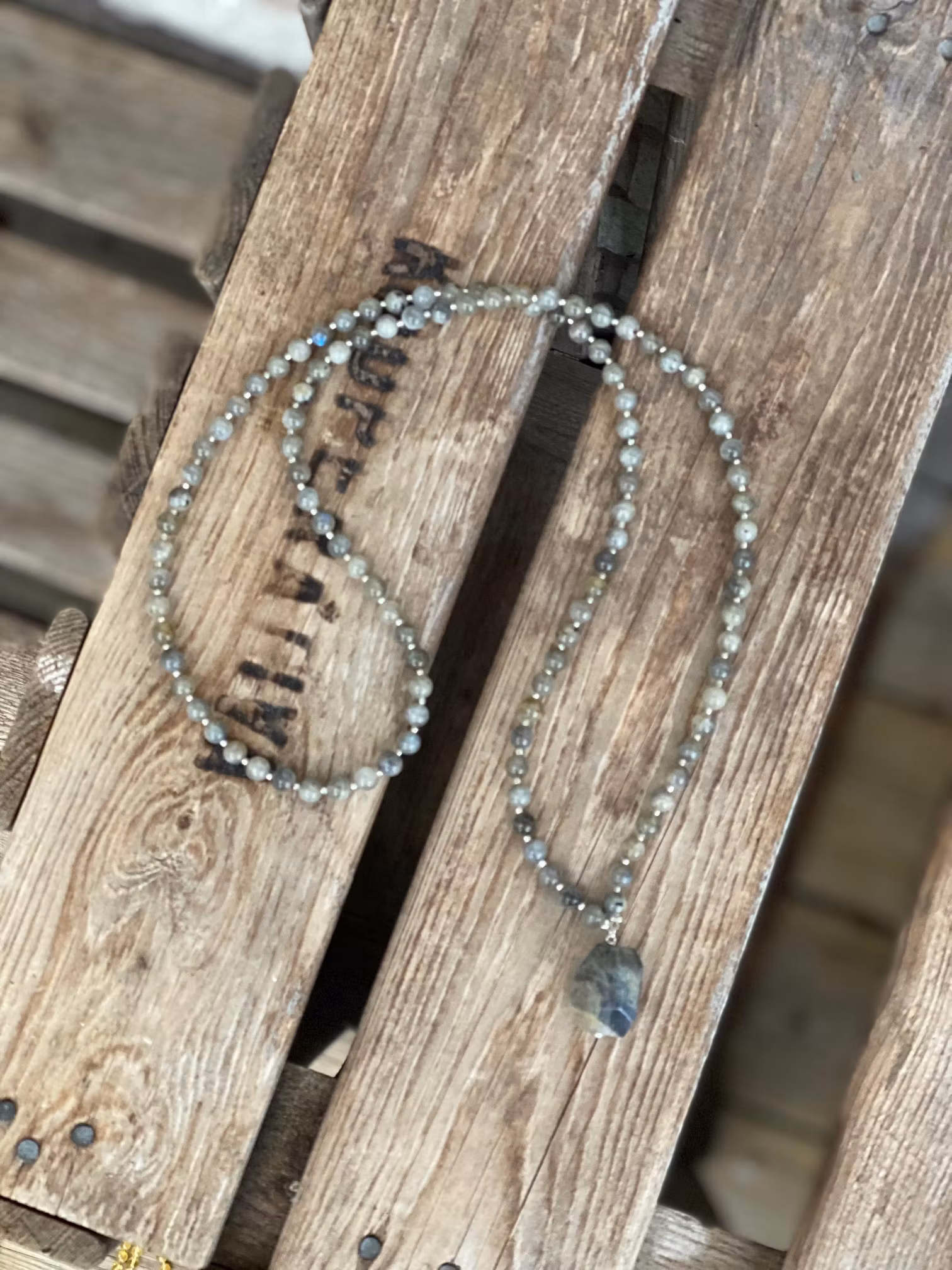 Långt halsband – Labradorit