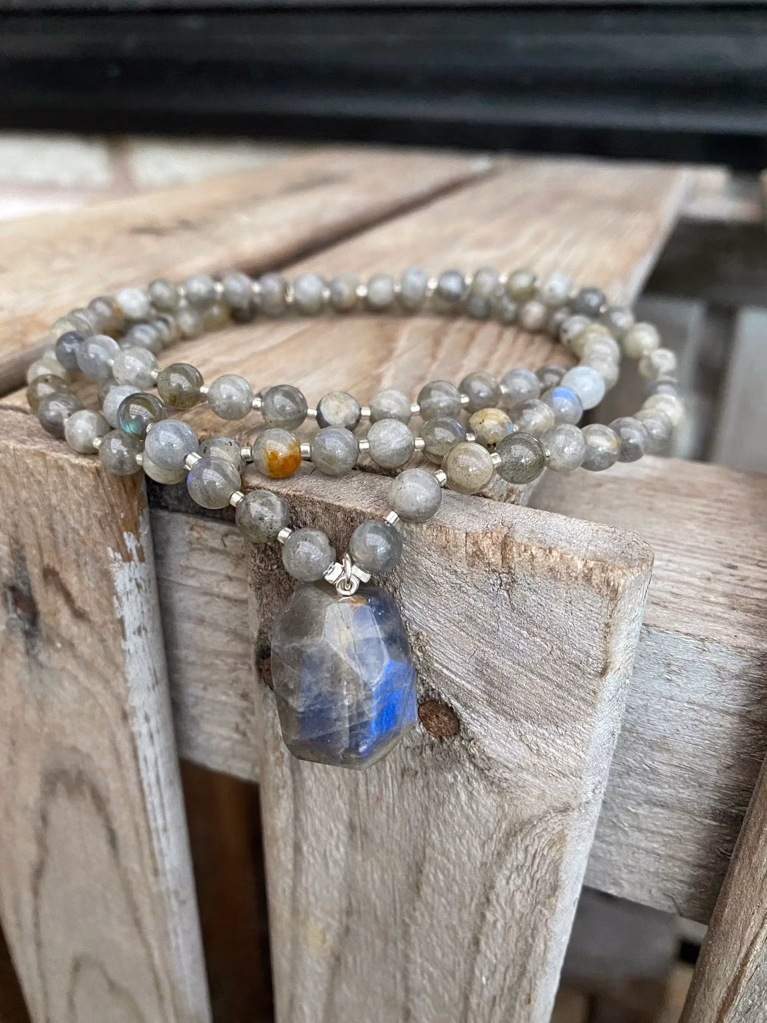 Långt halsband – Labradorit