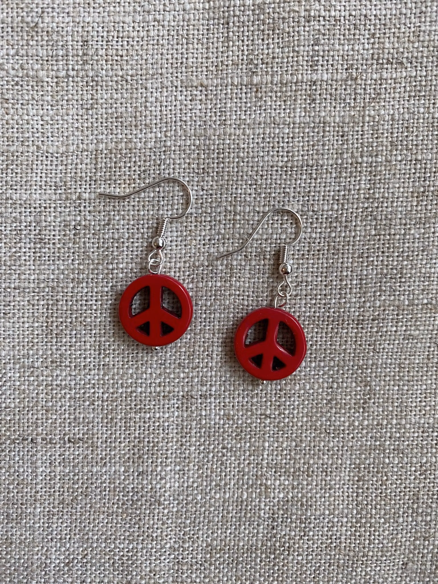FYND – Örhängen, peace röd