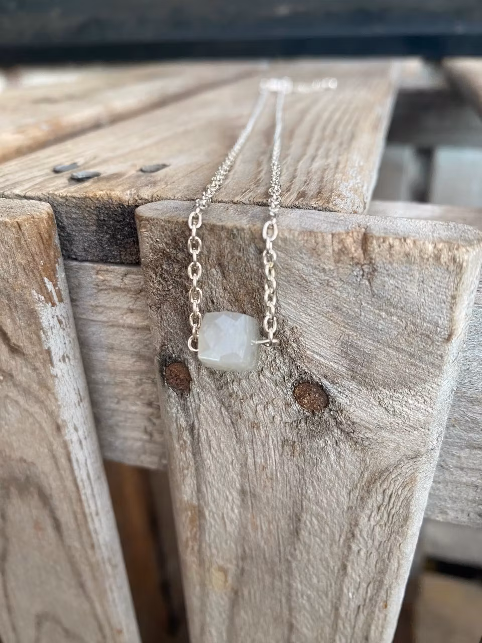 Kort halsband – Månsten