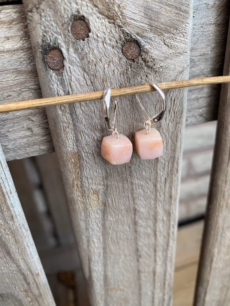 Örhängen – Rosa opal