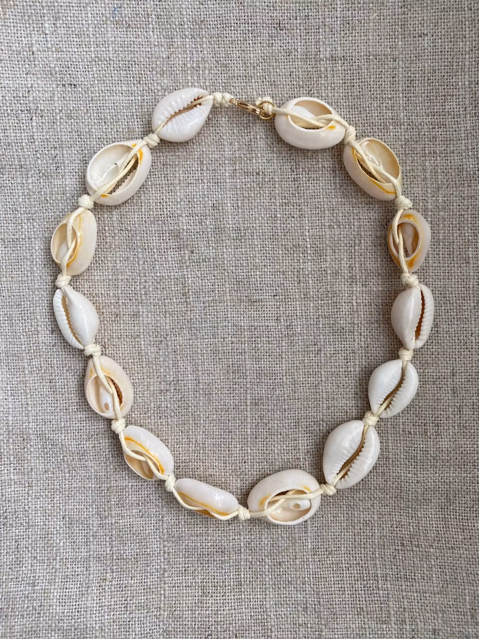 FYND – Kort snäckhalsband med lås