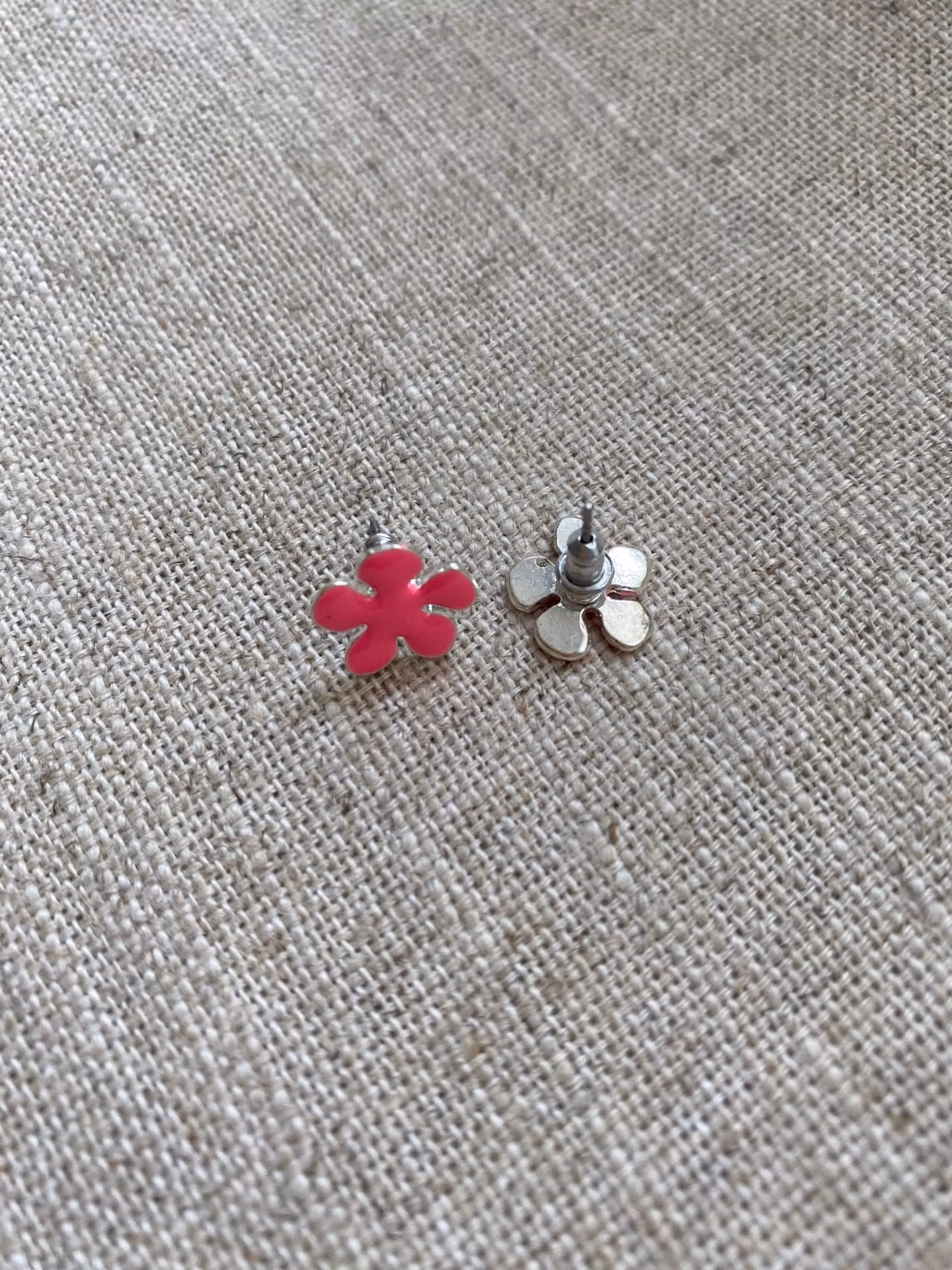 FYND – Örhängen, neonrosa blommor