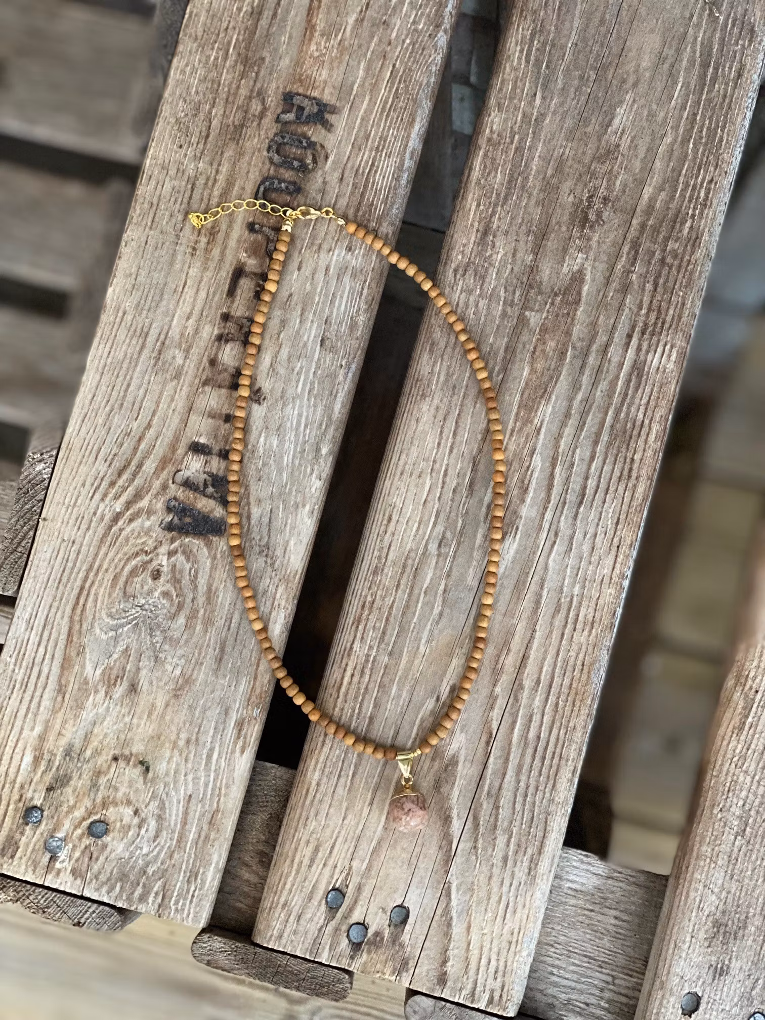 Kort halsband – Sandelträ & blomsteragat