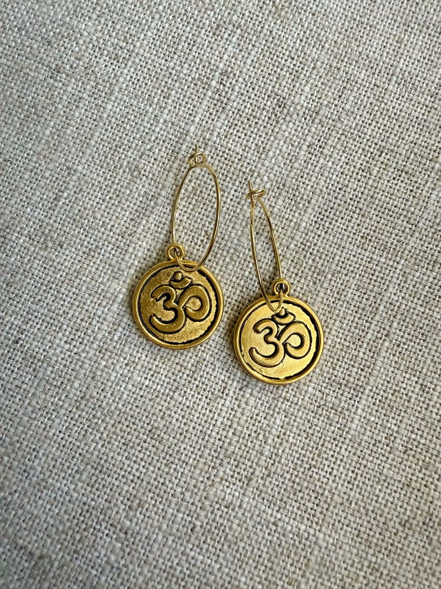 FYND – Örhängen, aum