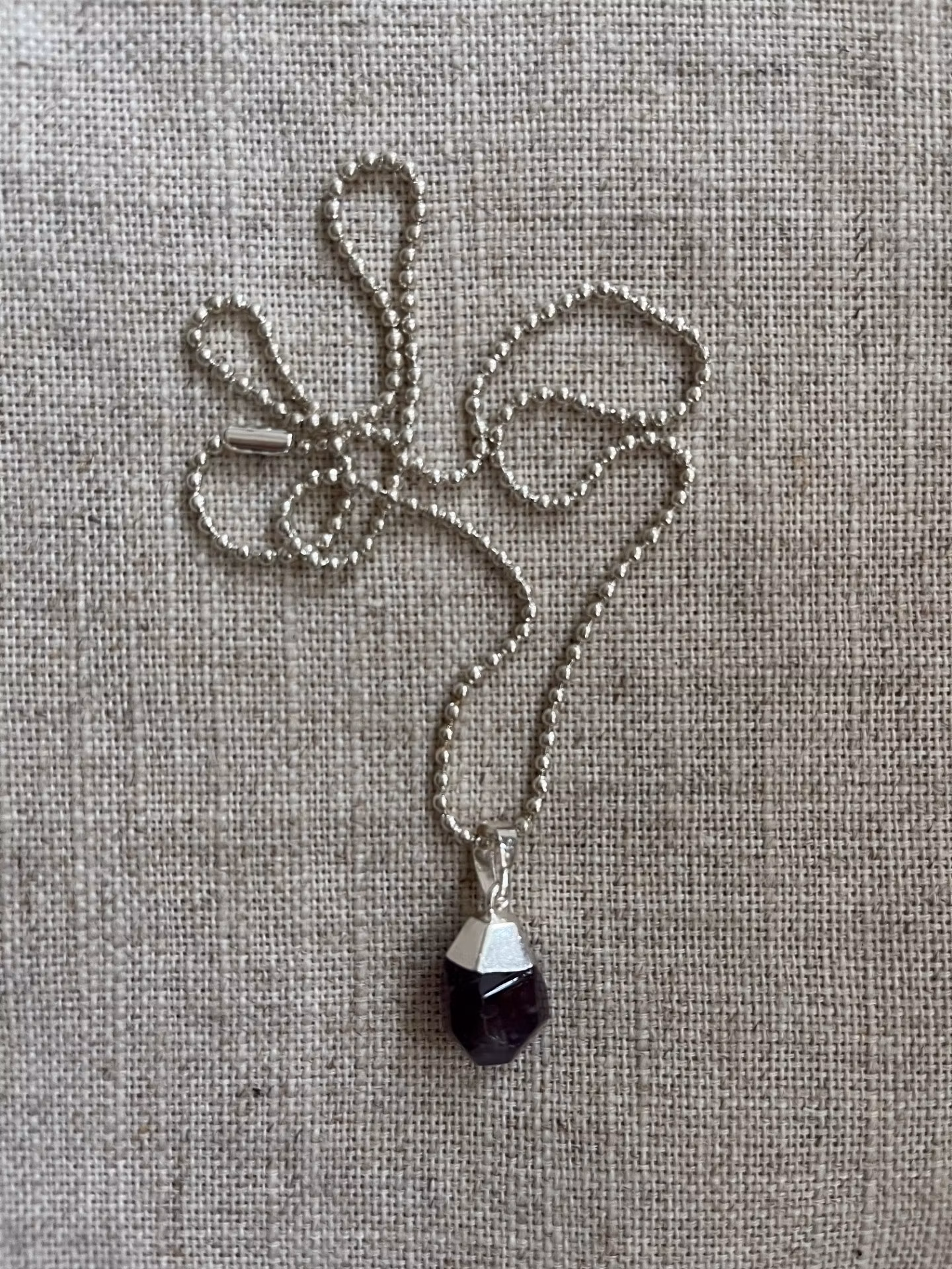 FYND – Kort halsband med ametist