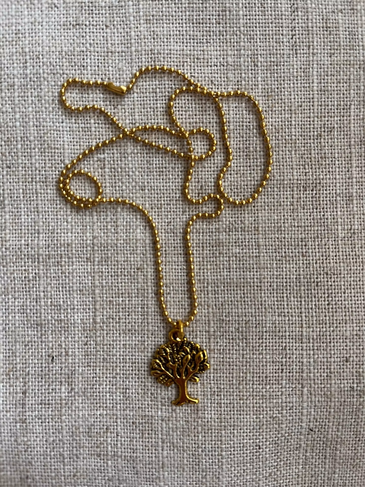 FYND – Kort halsband med träd
