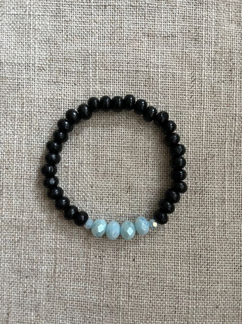 FYND – Armband, trä- & glaspärlor