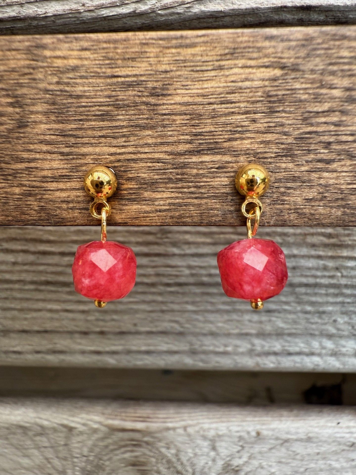 Stiftörhängen – Rosa jade