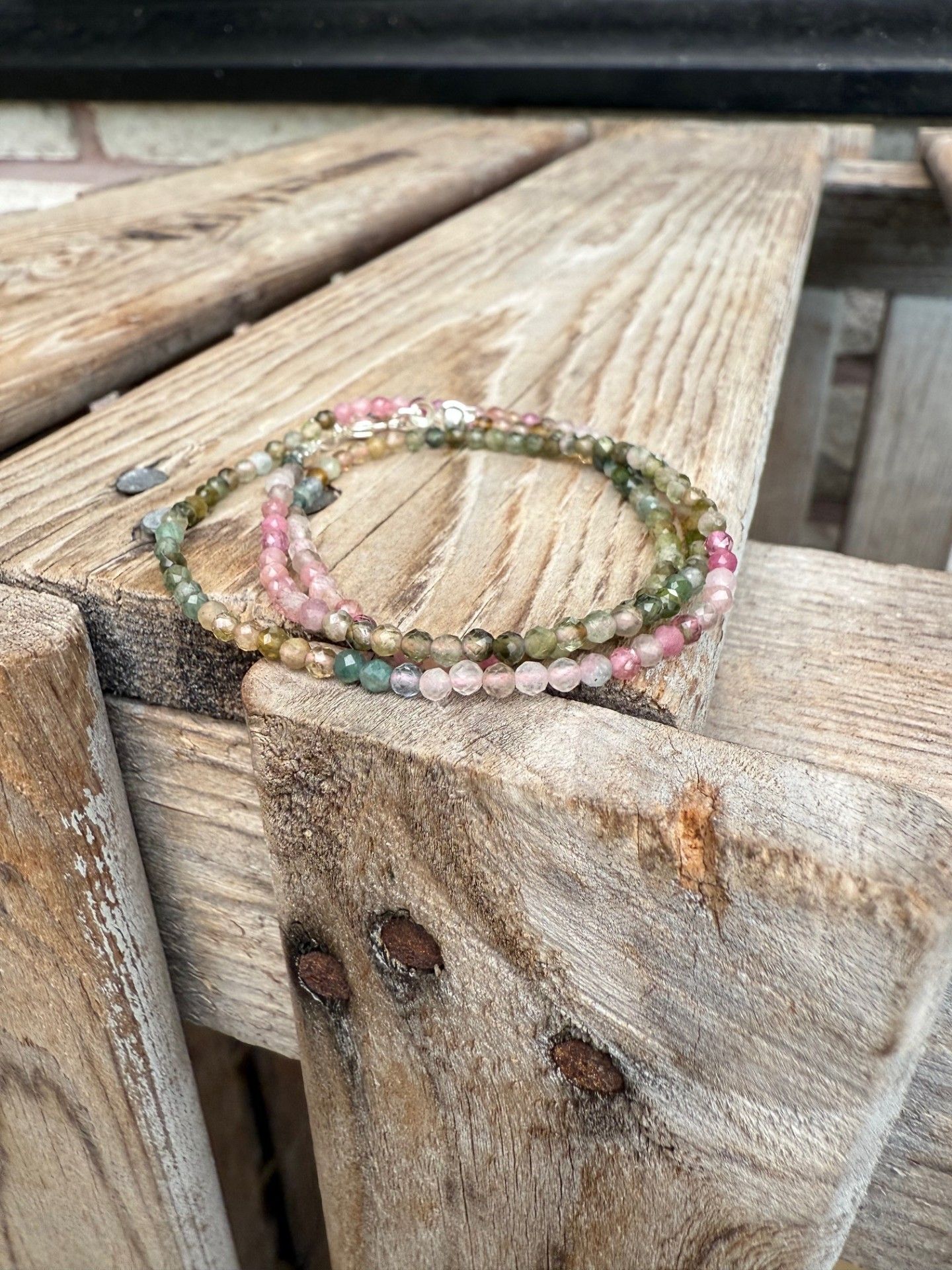 Kort halsband – Facetterad turmalin